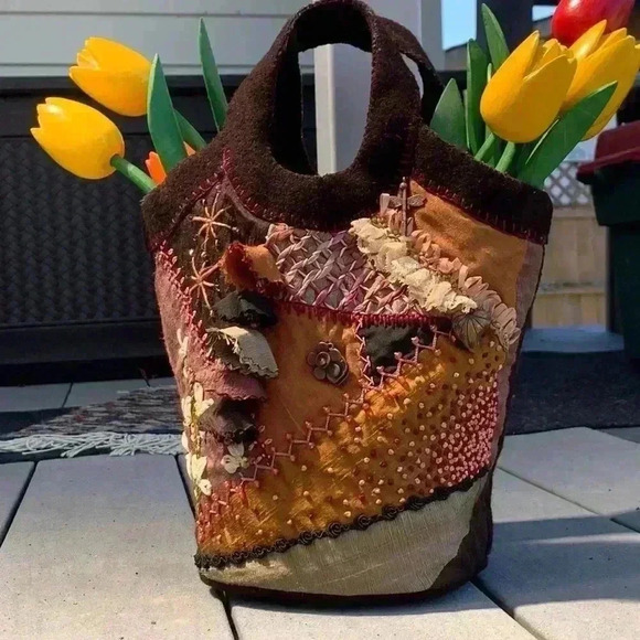 Noelle Piegsa- Gorgeous and unique hand made crazy quilt,  mini bucket ba… - Picture 1 of 13